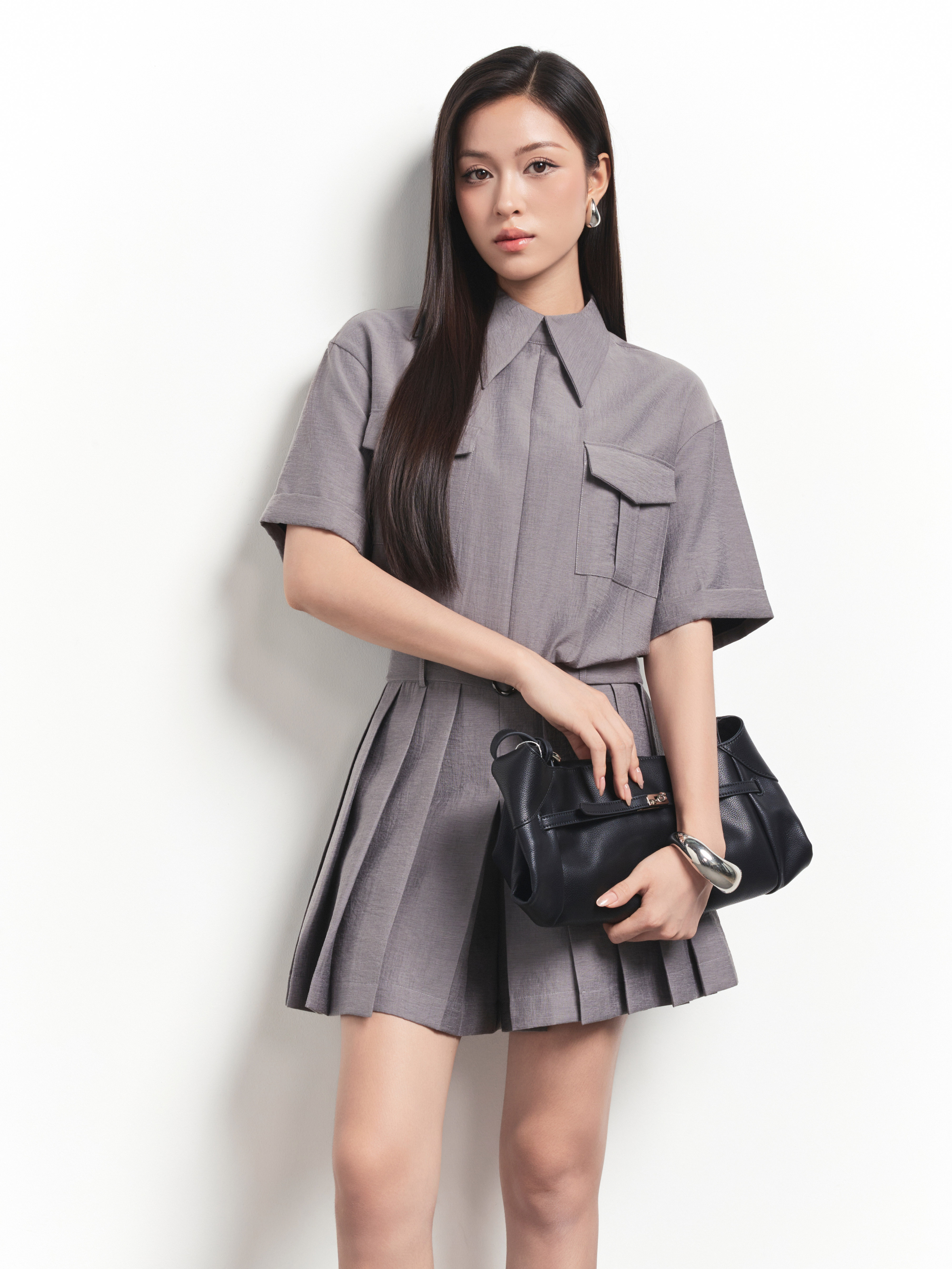 Jumpsuit tay cộc cổ đức